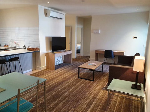 Porter's Plainland Hotel - South Australia Travel 3