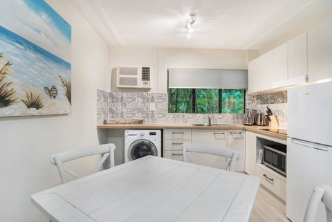 Rare! Modern Unit With Private Fenced Garden Close To The Beach PC5 - South Australia Travel 0