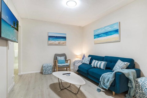 Rare! Modern Unit With Private Fenced Garden Close To The Beach PC5 - South Australia Travel 3