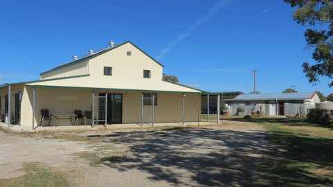 RETRO FUNNY FARM - South Australia Travel 0