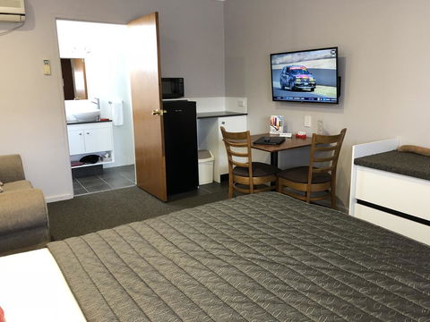 Roydons Motor Inn - South Australia Travel 1