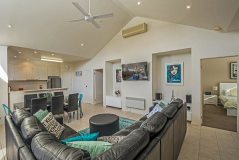 Sails On Chapel Cowes + WiFi - South Australia Travel 1