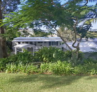 Sapphire Beach Pet Friendly Beach 5 minute walk - South Australia Travel