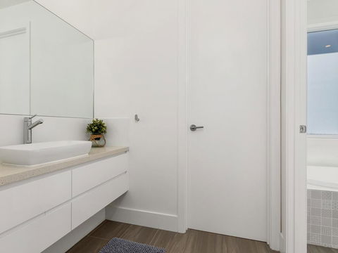 SEA SHELLS ON SEASIDE - South Australia Travel 1