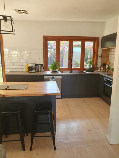 Seacliff Park Holiday Home - South Australia Travel 1