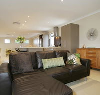 Seal 4 Bedroom House by Shoalwater Executive Homes - South Australia Travel