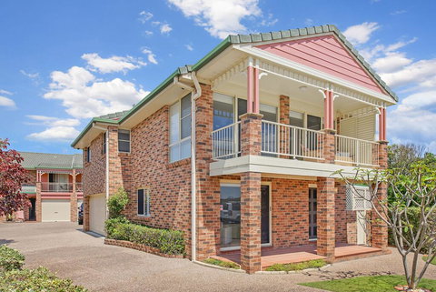 SEASCAPE - An Enticing Lakeside Escape - South Australia Travel 3