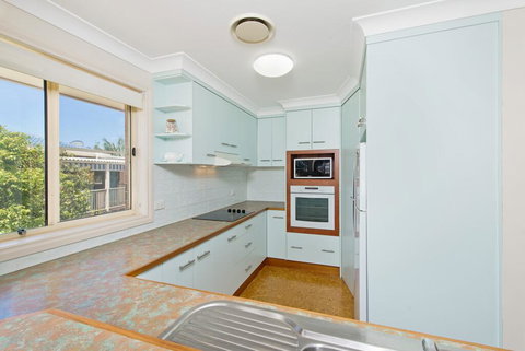 SEASCAPE - An Enticing Lakeside Escape - South Australia Travel 2