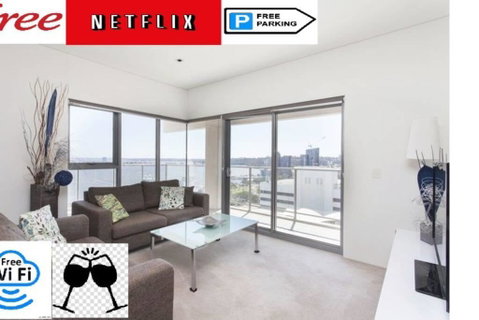 SKY GARDEN SUNSET RIVER VIEW NETFLIX WINE PARKING - South Australia Travel 0