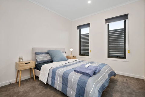 Sleek, Modern Capel Sound! - South Australia Travel 1