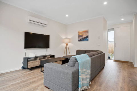 Sleek, Modern Capel Sound! - South Australia Travel 3