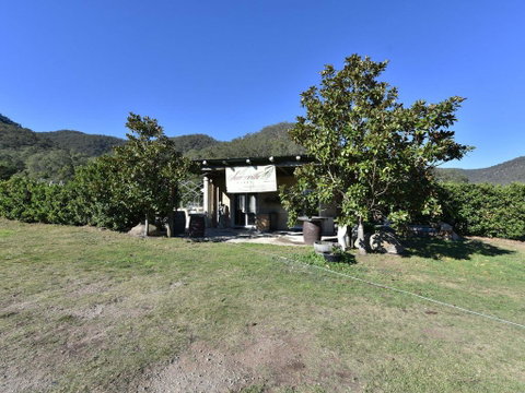Somerville Wines Farmstay In Broke, Super Cute House On Working Farm. Walk For Miles. - South Australia Travel 1