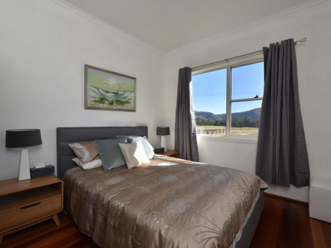 Somerville Wines Farmstay In Broke, Super Cute House On Working Farm. Walk For Miles. - South Australia Travel 3
