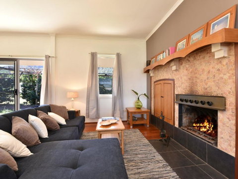 Somerville Wines Farmstay In Broke, Super Cute House On Working Farm. Walk For Miles. - South Australia Travel 0