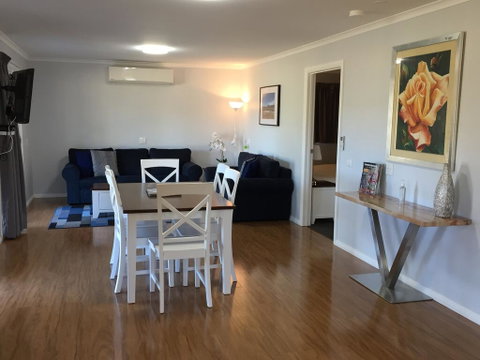Starline Alpacas Farmstay Resort - South Australia Travel 0