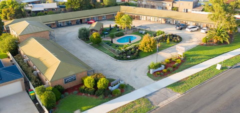 Statesman Motor Inn - South Australia Travel 3