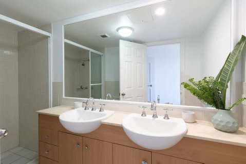 Stylish Studio With Ocean Views Bel Air Broadbeach - South Australia Travel 1
