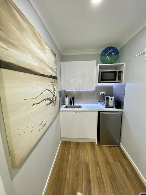 STYLISH UNIT - CLOSE TO DREAMWORLD - South Australia Travel 3