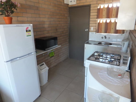 Sunrise Units - South Australia Travel 3