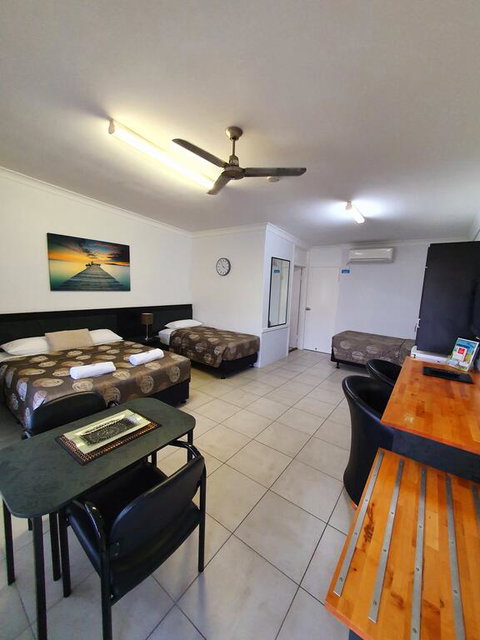 Sunseeker Motel - South Australia Travel 3
