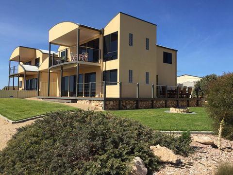 Sunset Cove Beach House - South Australia Travel 0
