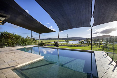 Sunset Retreat Airlie Beach Rural Getaway - South Australia Travel 2