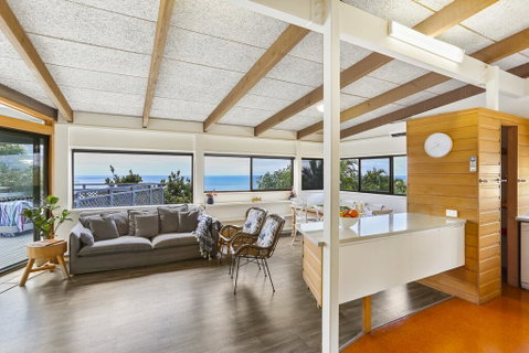 Sunshine Beach Shack - South Australia Travel 3