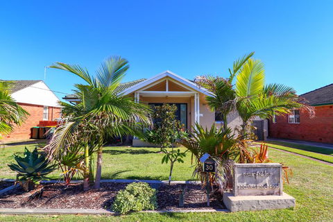 Surfside - South Australia Travel 0