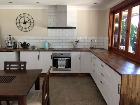 TAKURA HEIGHTS Modern Country Apartment With Pool Access - South Australia Travel 2