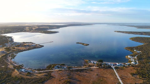 Tall Pines Beach House At Mount Dutton Bay (part Of Coffin Bay Waterways) - South Australia Travel 0