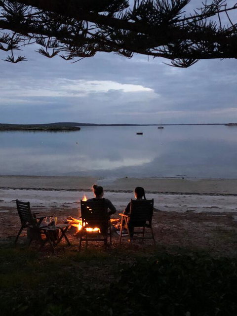 Tall Pines Beach House At Mount Dutton Bay (part Of Coffin Bay Waterways) - South Australia Travel 3