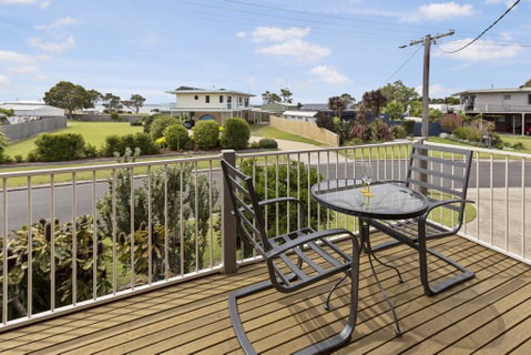 Tanjil - A Stroll From The Water In Paynesville - South Australia Travel 1