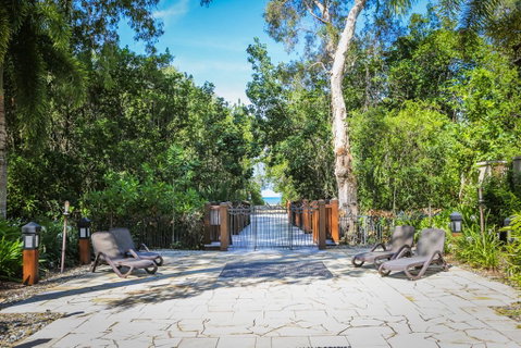 Temple 121 Modern Spacious Palm Cove 2 Brm 2 Bth Resort Apartment With Courtyard - South Australia Travel 1