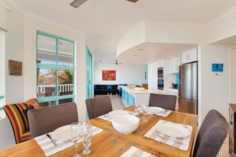 The Beach Shack 3BR Waterfront Resort, Own WIFI - South Australia Travel 2