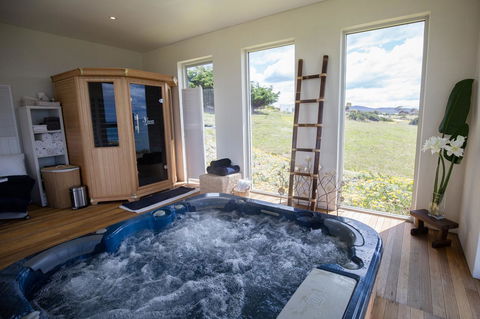 Saltwater - Absolute Oceanfront, Hot Tubs, Sauna, Fire Pits - South Australia Travel 12