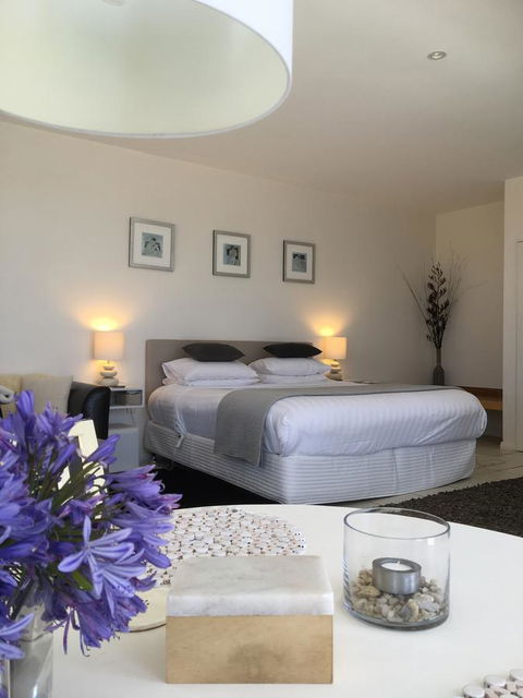 Saltwater - Absolute Oceanfront, Hot Tubs, Sauna, Fire Pits - South Australia Travel 3