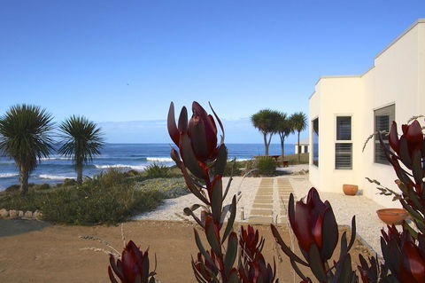 Saltwater - Absolute Oceanfront, Hot Tubs, Sauna, Fire Pits - South Australia Travel 0