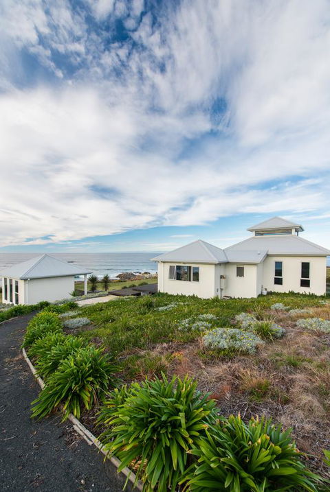 Saltwater - Absolute Oceanfront, Hot Tubs, Sauna, Fire Pits - South Australia Travel 11