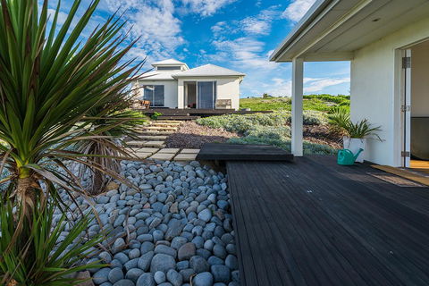 Saltwater - Absolute Oceanfront, Hot Tubs, Sauna, Fire Pits - South Australia Travel 13
