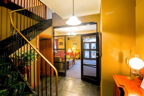 The Tasmanian Inn - South Australia Travel 34