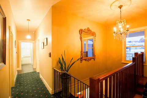 The Tasmanian Inn - South Australia Travel 43