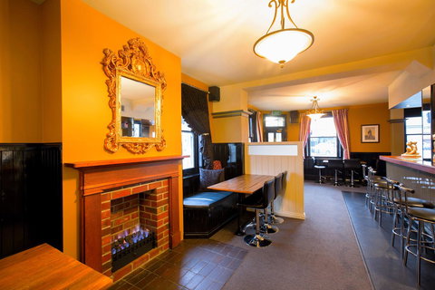 The Tasmanian Inn - South Australia Travel 36