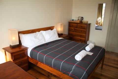 The Tasmanian Inn - South Australia Travel 17