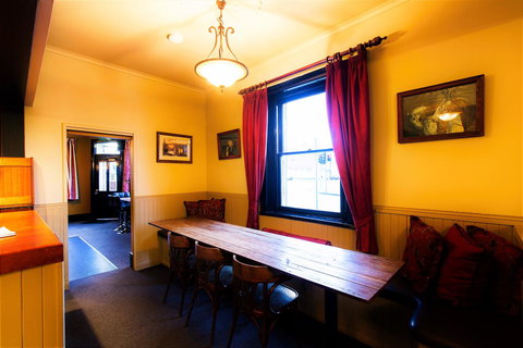 The Tasmanian Inn - South Australia Travel 38