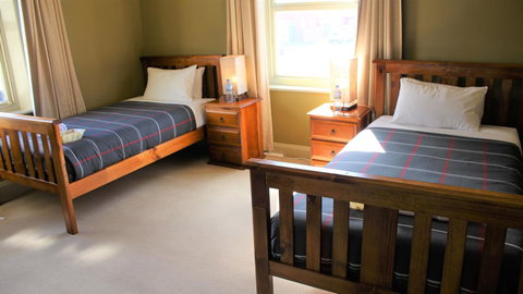 The Tasmanian Inn - South Australia Travel 15