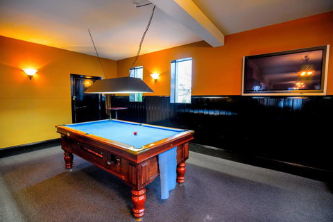 The Tasmanian Inn - South Australia Travel 37