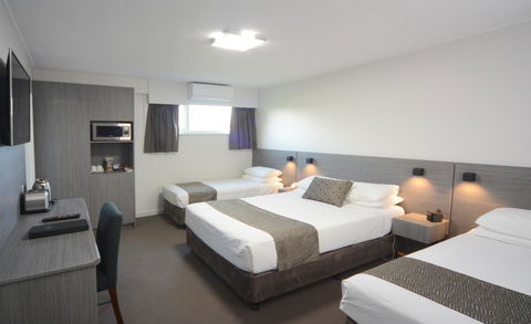 Bridge Hotel - South Australia Travel 1