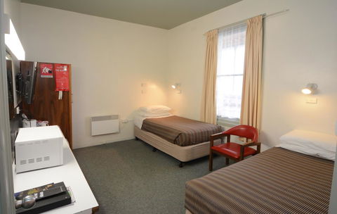 Bridge Hotel - South Australia Travel 15