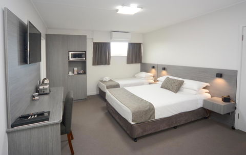Bridge Hotel - South Australia Travel 6