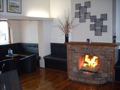 Bridge Hotel - South Australia Travel 17
